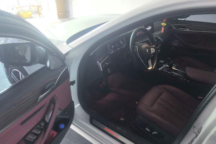 Used BMW 5 Series 2022 Second Facelift 530Li Leading Edition Luxury Package Driver Seat