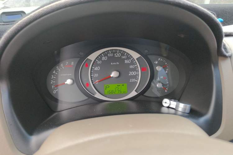 Used Hyundai Tucson 2009 2.0L Automatic Two-Wheel Drive with Sunroof Instrument Cluster