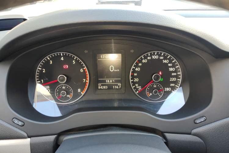 Used Volkswagen Sagitar 2014 1.4TSI Automatic Luxury Model Instrument Cluster