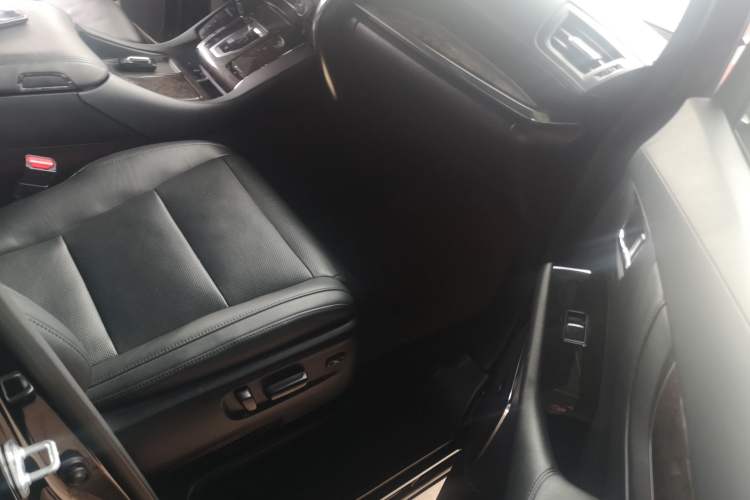 Used Toyota Vellfire 2023 Crown Dual-Engine 2.5L HV Ultimate Edition
