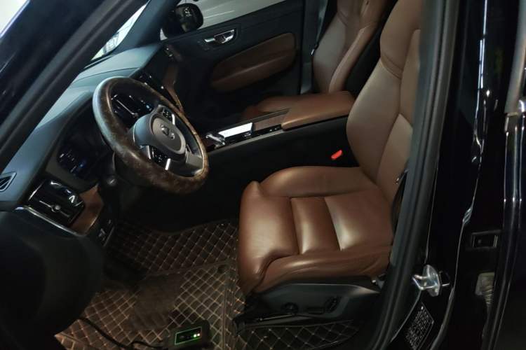 Used Volvo XC60 2022 B5 4x4 Smart Luxury Edition
