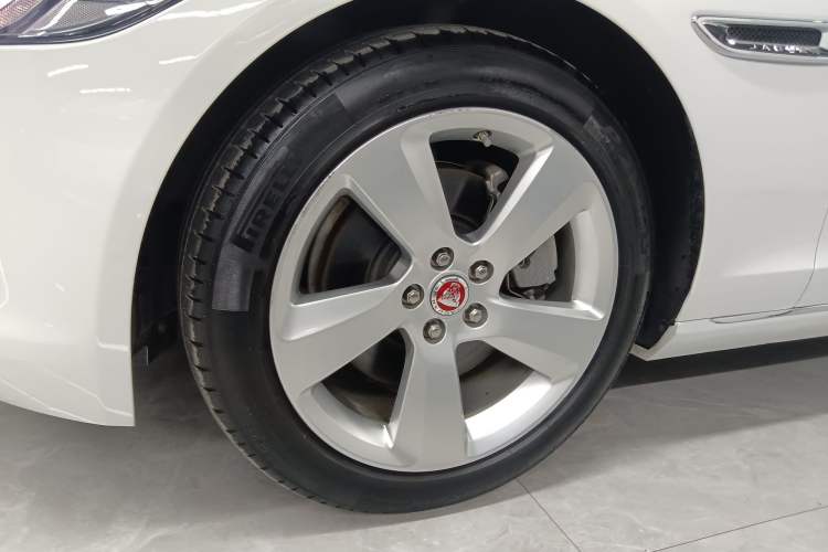 Used Jaguar XFL 2020 XFL 2.0T P200 Two-Wheel-Drive Elite Edition Left Front Wheel Hub