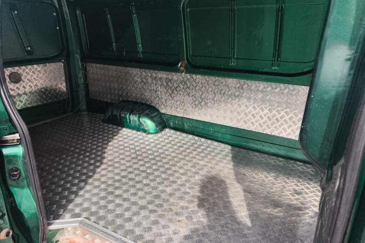 Used Foton Scenic G7 2022 2.4L Gasoline Commercial Version Short Wheelbase High-Roof Van 2 Seats Model 4K22D4M Left Rear Seat