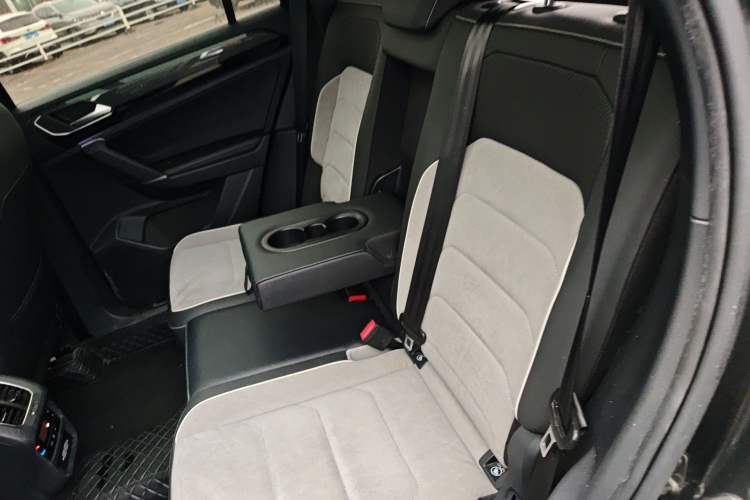 Used Volkswagen Tayron 2020 380TSI All-Wheel Drive R-Line Connected Version Left Rear Seat