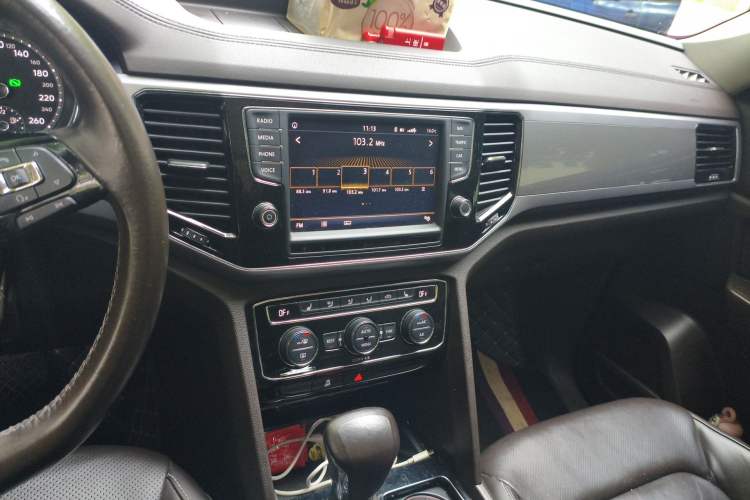 Used Volkswagen Teramont 2017 330TSI Two-Wheel-Drive Luxury Edition Audio And AC Panel