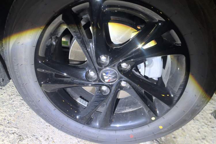 Used Buick Regal 2025 Model 25T Ultra-Enjoyment Edition Right Front Wheel Hub