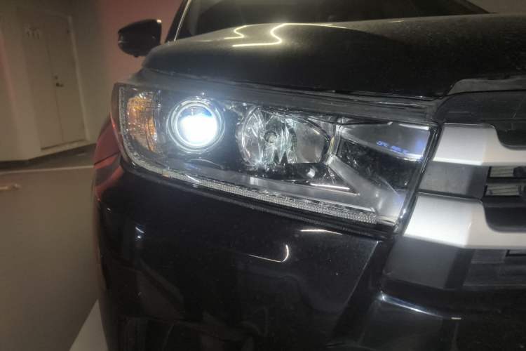 Used Toyota Highlander 2018 2.0T Four-Wheel Drive Luxury Edition 7 Seats China V Emission Standard
