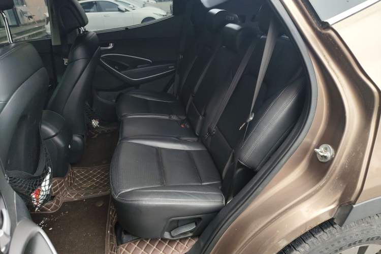 Used Hyundai Santa Fe 2013 2.4L Automatic Two-Wheel Drive Smart Version Left Rear Seat