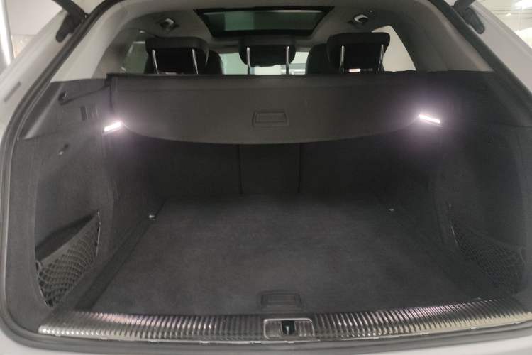 Used Audi Q5L 2020 Updated 40 TFSI Prestige Fashion Edition Trunk