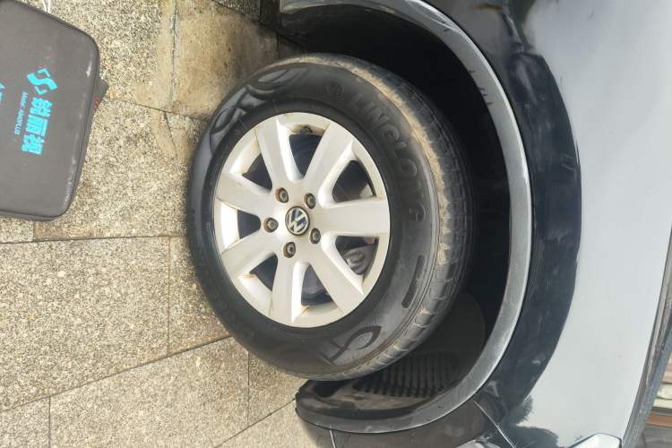 Used Volkswagen Touareg 2011 3.0 TDI Diesel Standard Version Right Front Wheel Hub