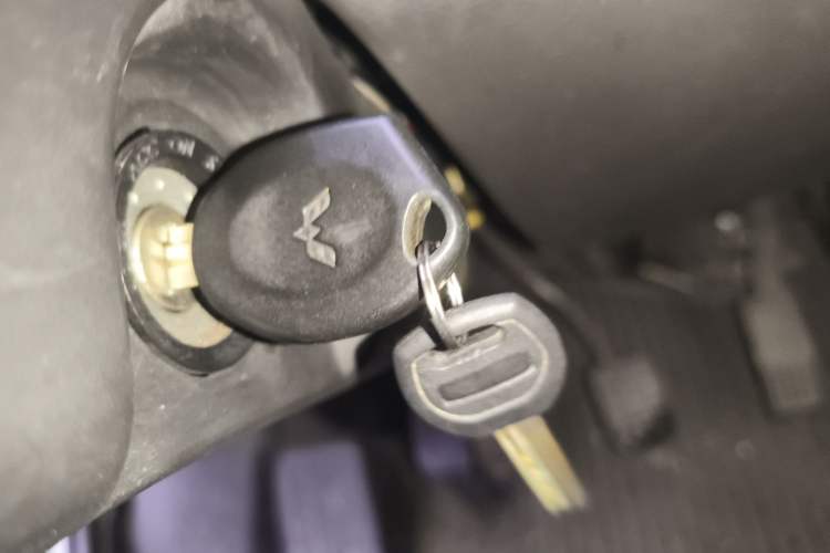 Used Wuling Rongguang 2019 1.5L Extended-Body Van Base Model with 5 Seats Vehicle Key