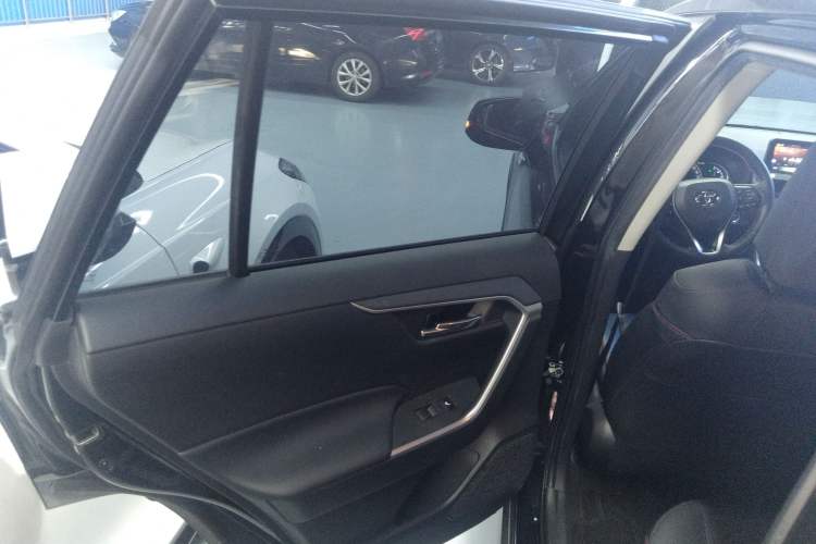 Used Toyota RAV4 Rongfang Plug-in Hybrid 2021 2.5L Two-Wheel Drive Elite Pro
