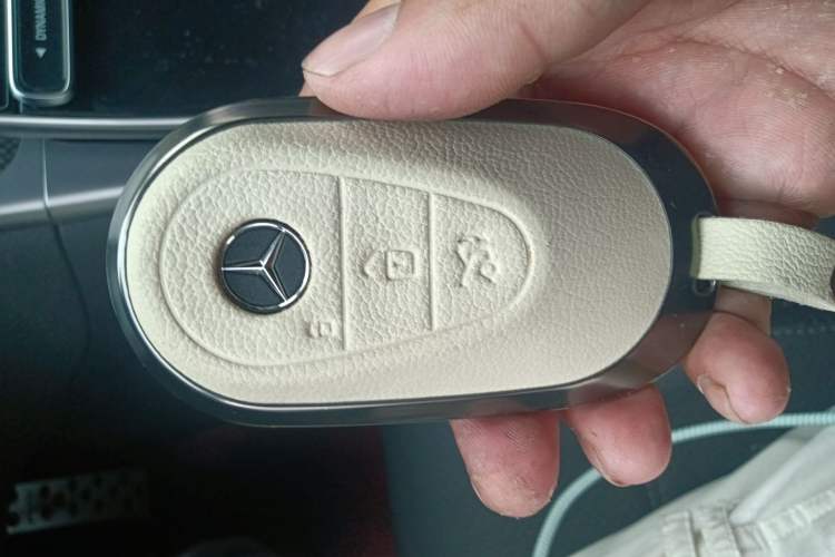 Used Mercedes-Benz C-Class 2023 Second Facelift C 260 L Starry Night Sports Edition Vehicle Key