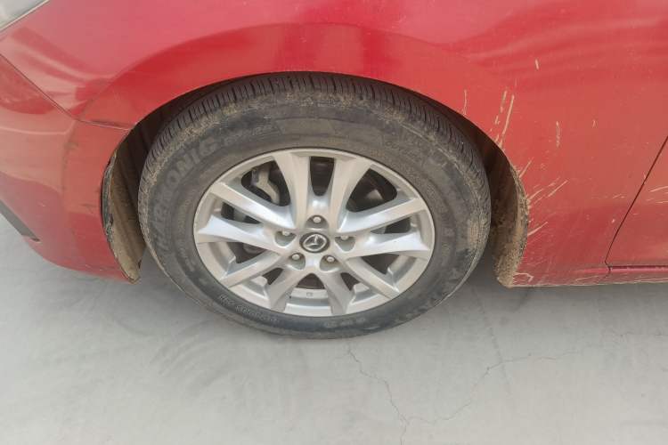 Used Mazda 3 Axela 2014 Sedan 1.5L Manual Comfort Model
