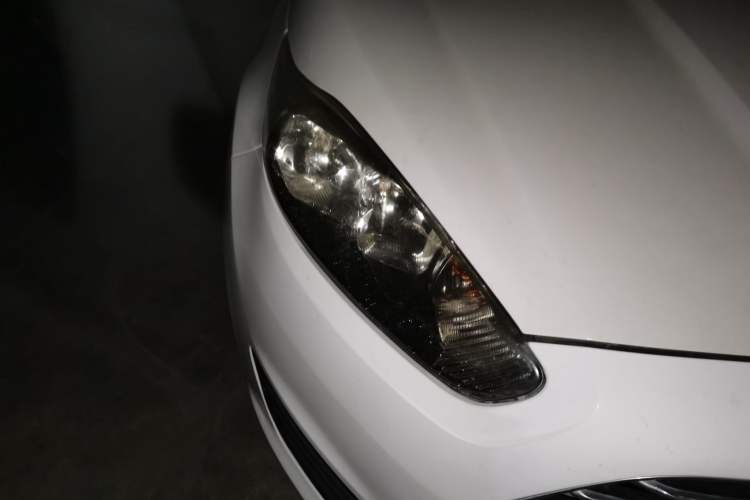 Used Ford Fiesta 2013 Sedan 1.5L Manual Fashion Edition Right Front Headlight