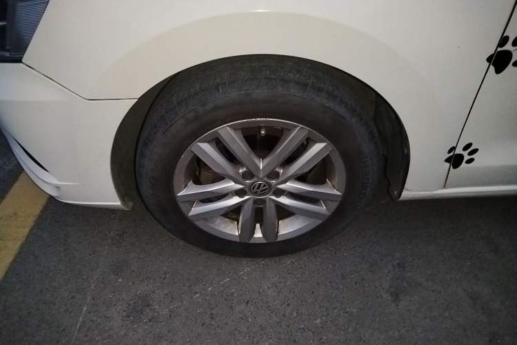 Used Volkswagen Jetta 2017 1.5L Manual Comfort Model Left Front Wheel Hub