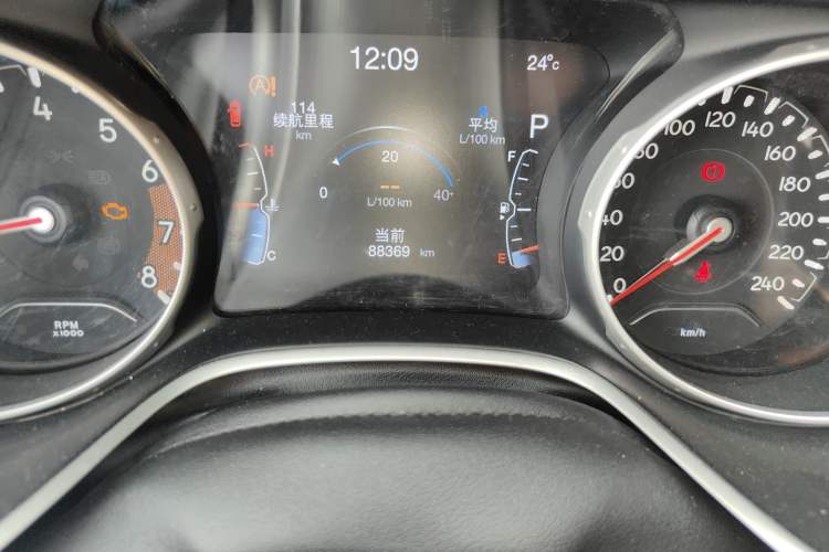 Used Jeep Compass 2017 200T Automatic Family Edition Odometer Close Up