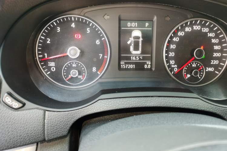 Used Volkswagen Sharan 2014 2.0 TSI Standard Model Odometer Close Up