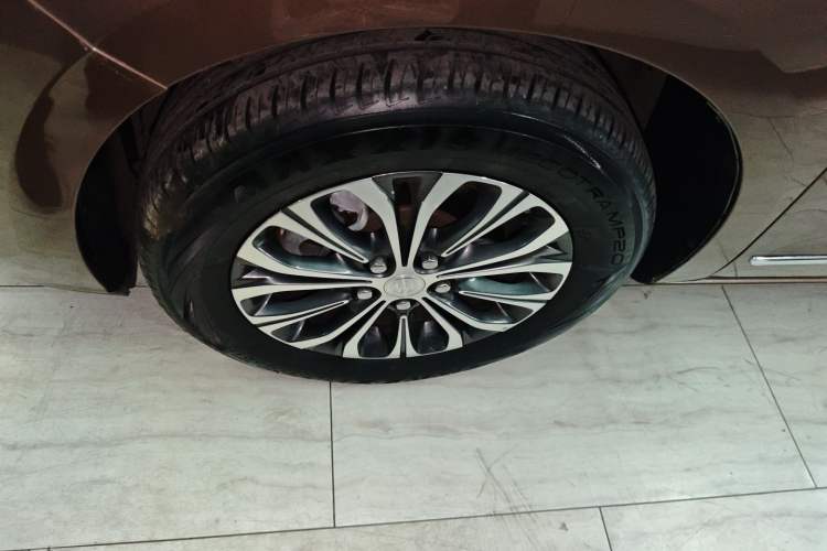 Used Buick GL8 2021 Land Cruiser Executive Class 652T Luxury Model