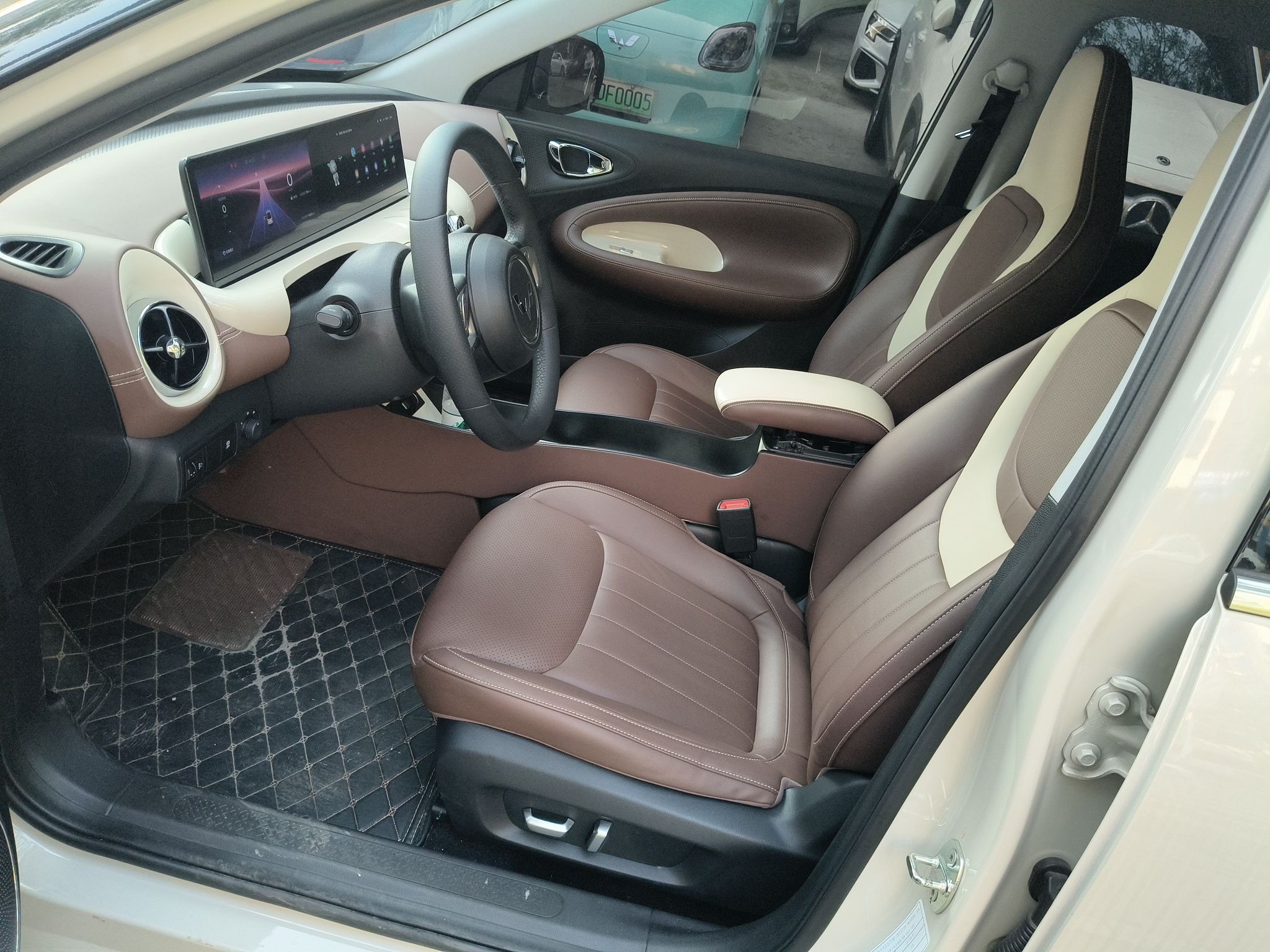 المقاعد الأمامية داخل السيارة