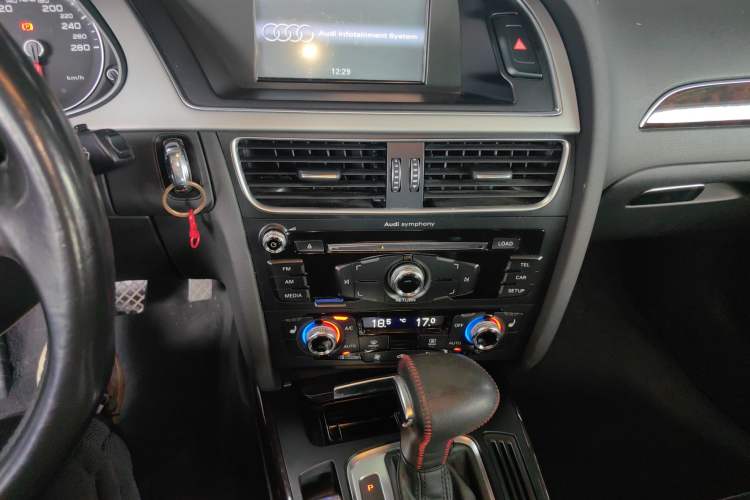 Used Audi A4L 2015 35 TFSI Automatic Comfort Model Audio And AC Panel