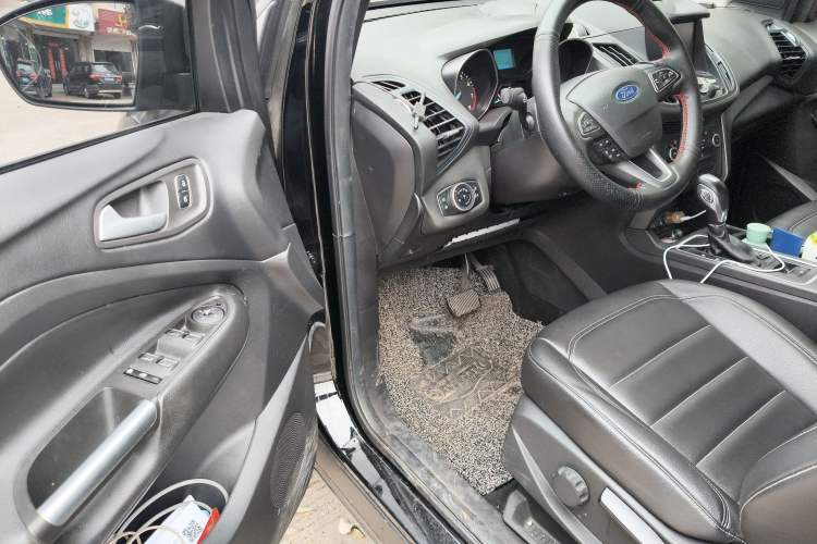Used Ford Kuga 2018 Facelifted EcoBoost 180 Two-Wheel-Drive Platinum Wing Edition
