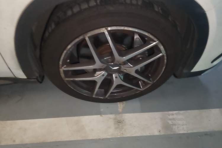 Used Mercedes-Benz GLA AMG 2015 AMG GLA 45 4MATIC Right Front Wheel Hub