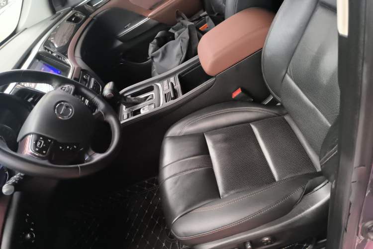 Used GAC Trumpchi GS8 2017 320T Two-Wheel Drive Luxury Smart Connectivity Version (7 Seats) Left Front Seat