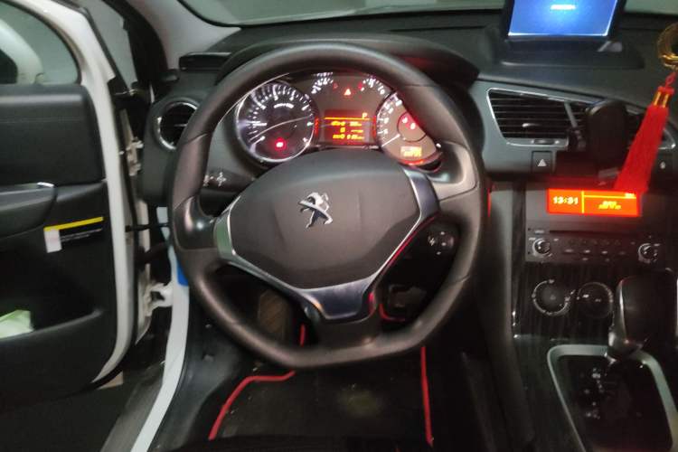 Used Peugeot 3008 2015 1.6THP Automatic Classic Edition
