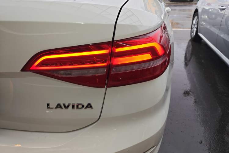 Used Volkswagen Lavida 2019 Lavida Start 1.5L Automatic Trendy Version China VI Standard Right Rear Taillight