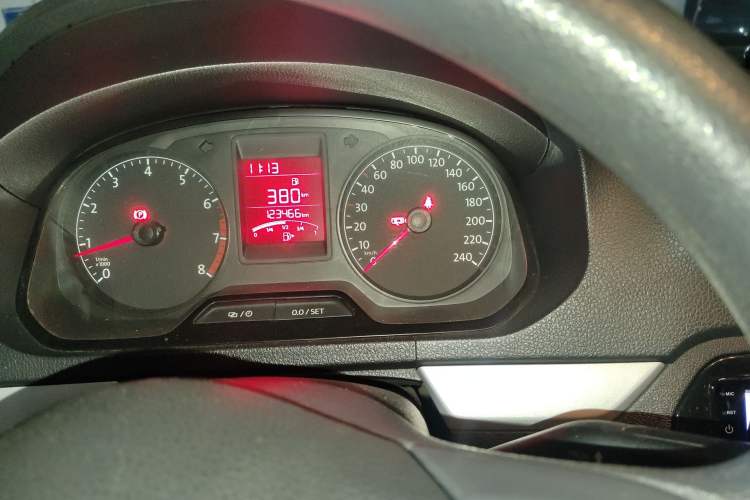 Used Volkswagen Jetta 2015 Zhuihui Edition 1.6L Manual Comfort Model Odometer Close Up