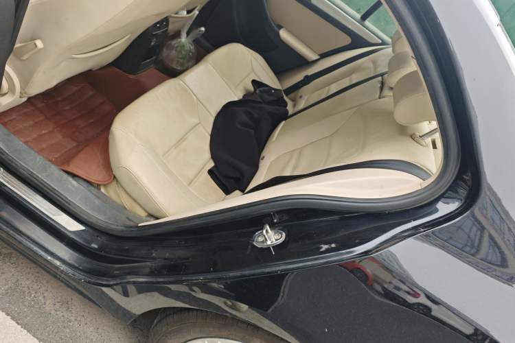 Used Volkswagen Sagitar 2014 Revised Version 1.6L Manual Comfort Edition Left Rear Seat