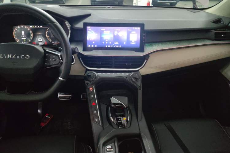 Used Lynk & Co 06 2021 1.5T Shero Pink Special Edition
