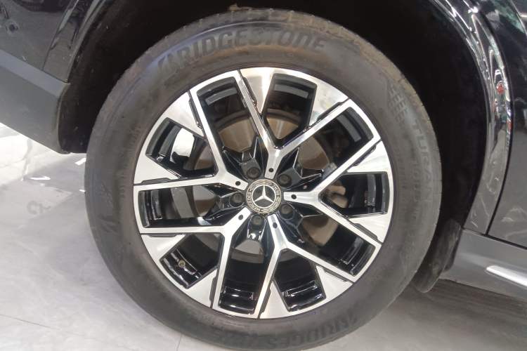 Used Mercedes-Benz GLC 2023 Facelift GLC 260 L 4MATIC Luxury Version 7-Seater
