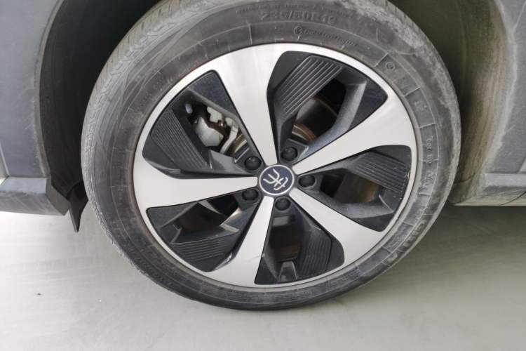 Used BYD Song PLUS New Energy 2021 DM-i 110KM Flagship Model Left Front Wheel Hub