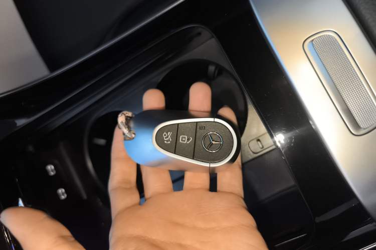 Used Mercedes-Benz C-Class 2023 Restyled C 260 L Night Edition Sports Version Vehicle Key