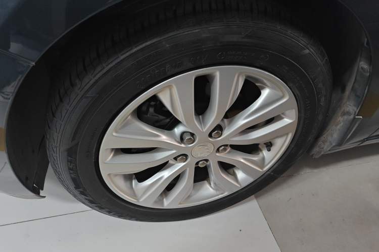 Used Buick GT 2021 Revised Version Flagship 1.5L Automatic Elite Edition Left Front Wheel Hub