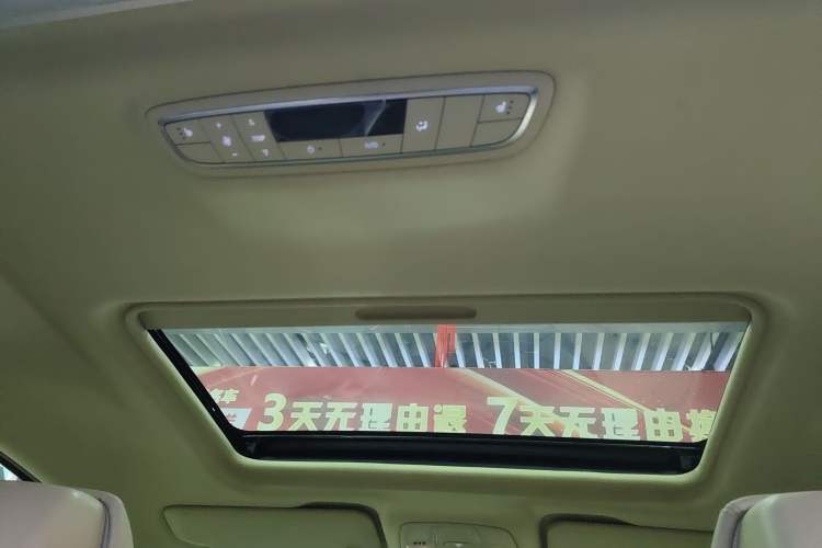 Used Buick GL8 2022 ES Landtrek 653T Luxury Edition