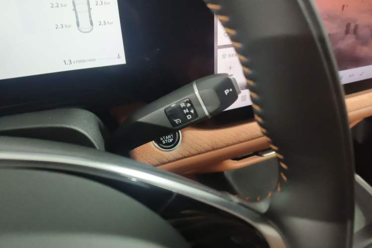 Used CHANGAN CS75 PLUS 2025 4th Generation 1.5T New Blue Whale Smart Luxury Edition Gear Lever