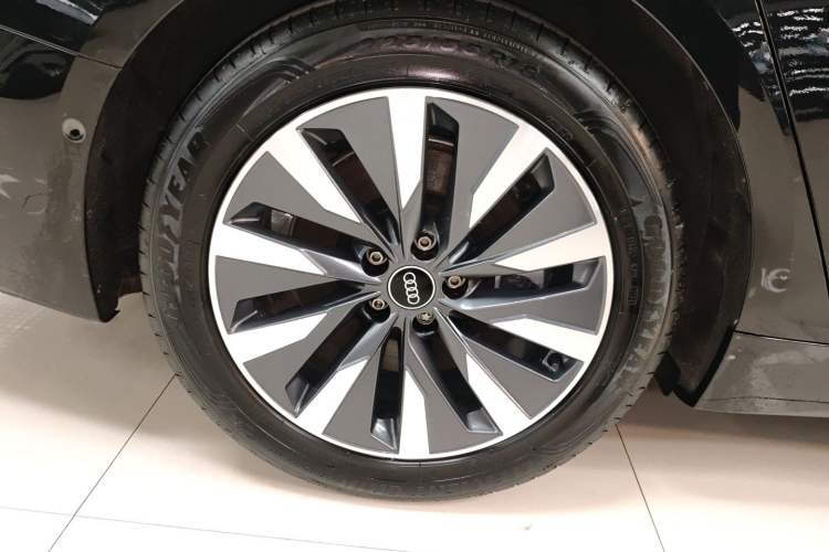 Used Audi A6L 2024 45 TFSI Prestige Elegant Edition Right Rear Wheel Hub