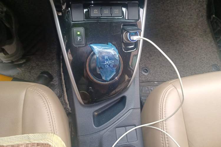 Used Toyota Levin 2017 Revised Dual-Engine 1.8H GS E-CVT Elite Sunroof Version China VI Standard Gear Lever