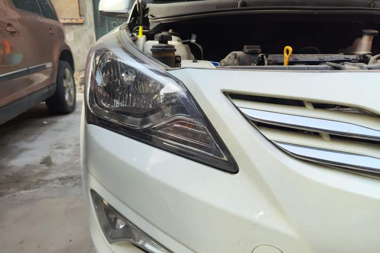 Used Hyundai Verna Ray 2014 1.4L Automatic GLX
