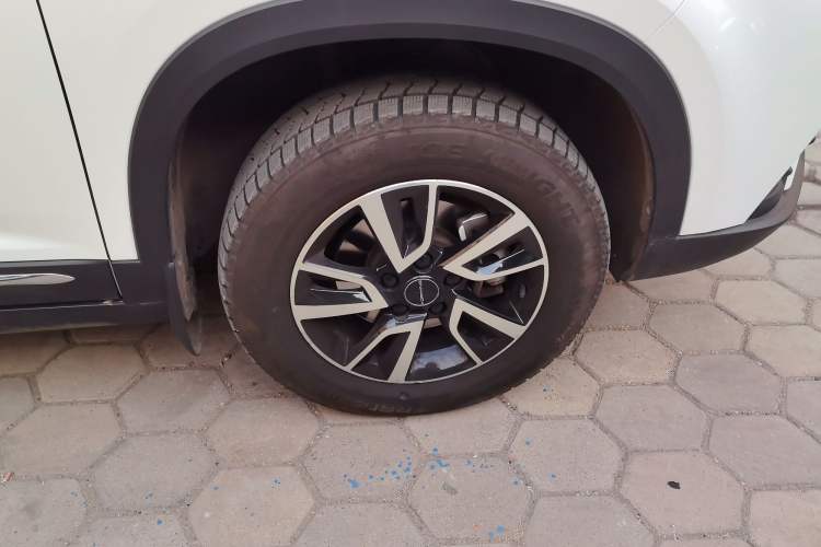 Used FORTHING T5 2022 Shengshi Edition 1.5T Automatic Dream Version Five Seats Right Front Wheel Hub