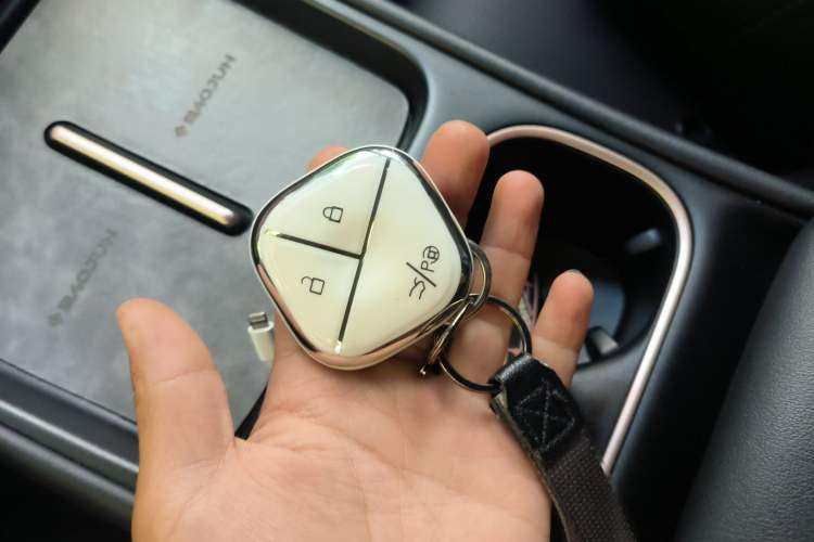 Used Baojun Yunhai 2024 140km Plug-in Hybrid Version Vehicle Key