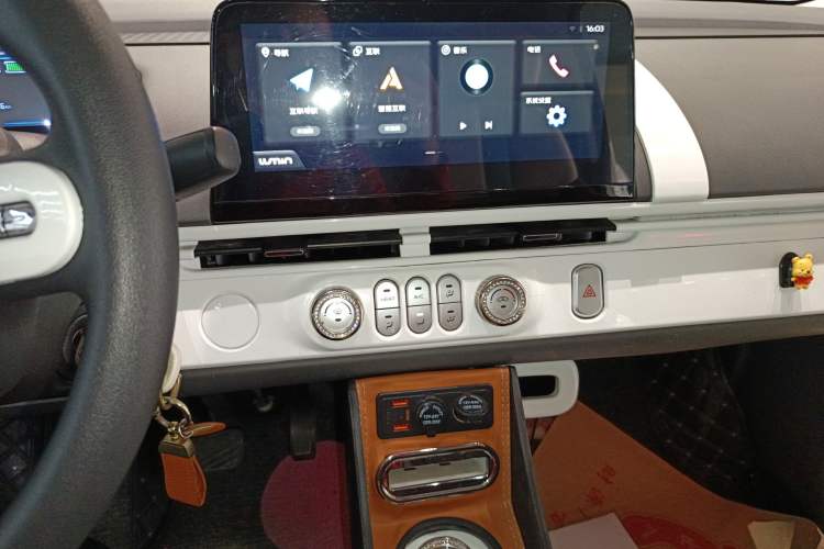 Used CHANGAN NEVO Lumin 2022 301km Honey-Sweet Version Audio And AC Panel