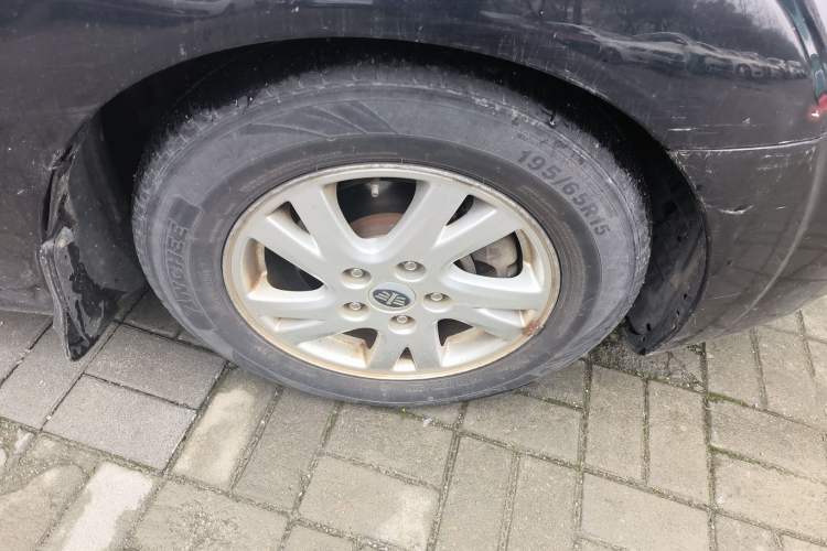 Used Bestune B50 2012 1.6L manual sunroof version