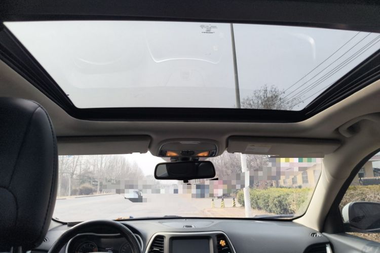 Used Jeep Cherokee 2016 2.4L Leading Smart Version
