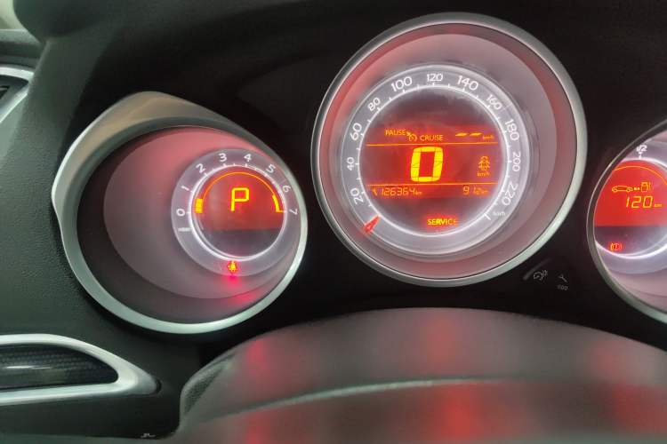 Used Citroen C4L 2014 1.8L Intelligent Drive Automatic Dynamic Model Odometer Close Up