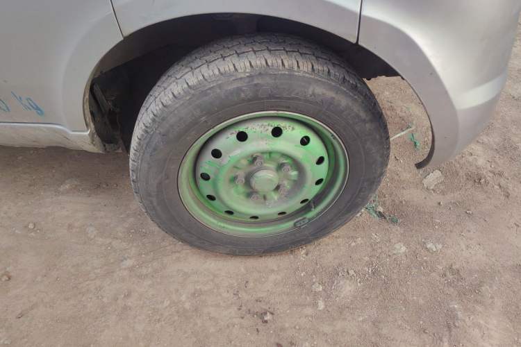 Used Wuling Rongguang 2021 1.5L Extended Basic Enclosed-Window Vehicle 2 Seats L3C Right Front Wheel Hub