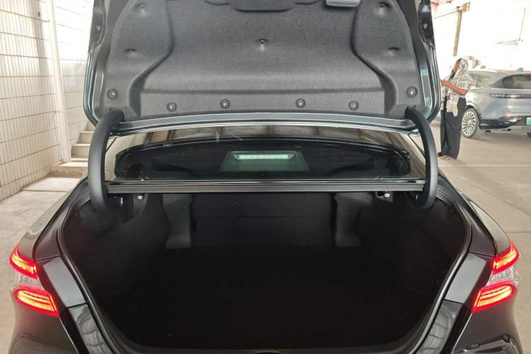 Used Toyota Camry 2021 2.0G Luxury Edition Trunk